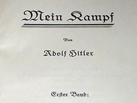 Адольф Гитлер "Mein Kampf". Фото с сайта www.Newsru.com