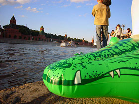Крокодил и Кремль. Фото: Каспаров.Ru