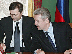 Владислав Сурков (слева) и Сергей Собянин. Фото: gzt.ru