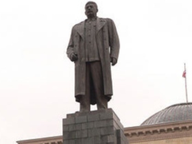 Памятник Сталину в Гори, фото http://news.mail.ru/
