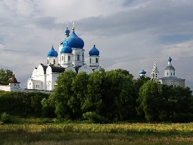 Свято-Боголюбский монастырь во Владимирской области. Фото с сайта: www.playcast.ru
