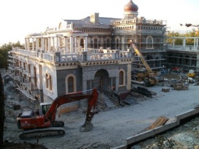 Строительство "дворца партиарха". Фото с сайта www.openbereg.ru