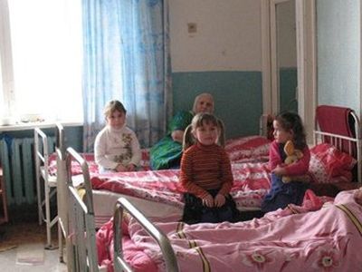Дети в больнице. Фрагмент фото с сайта doribax.ru