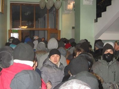 Протестующие захватили облгосадминистрацию в Хмельницком. Фото: vsim.ua