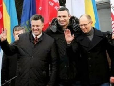 Справа налево: Арсений Яценюк, Виталий Кличко, Олег Тягнибок. Фото из блога leonidstorch.livejournal.com 