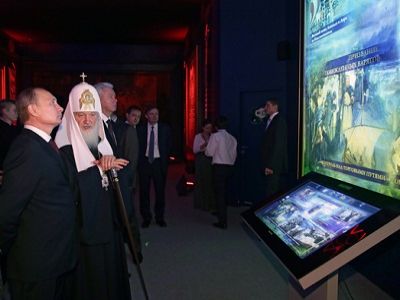 Путин и Гундяев на выставке в Манеже. Публикуется в блоге автора