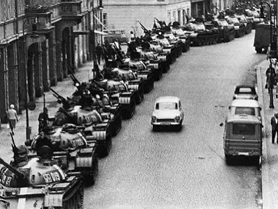 Танки в Праге, 1968. Источник - http://img.narodna.pravda.com.ua/