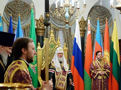 Патриарх Гундяев и штандарты. Публикуется - diak-kuraev.livejournal.com