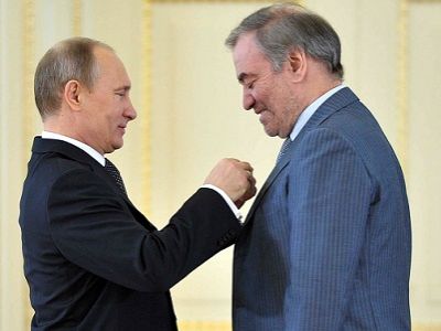 Путин вручает награду В.Гергиеву. Источник - mediad.publicbroadcasting.net