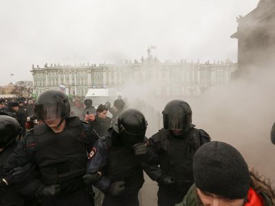 Задержания в Петербурге. Фото: meduza.io