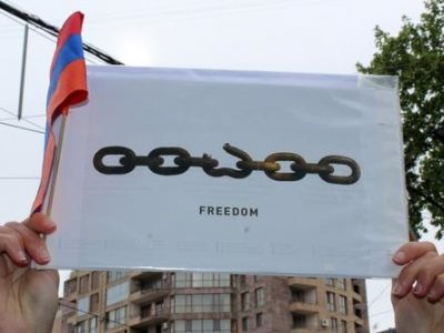 "Свобода". Плакат протестующих в Армении. Фото: kavkaz-uzel.eu