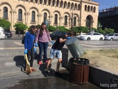 Уборка мусора в Ереване. Источник: hetq.am
