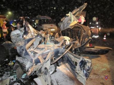 Разбитая в аварии машина. Фото: Мedialeaks.ru