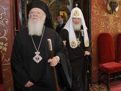 Вселенский патриарх Варфоломей и партиарх РПЦ Кирилл (Гундяев). Фото: vesti-ua.net
