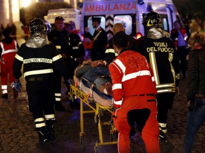 Эвакуация пострадавших после аварии в римском метро, 23.10.18. Фото: Reuters