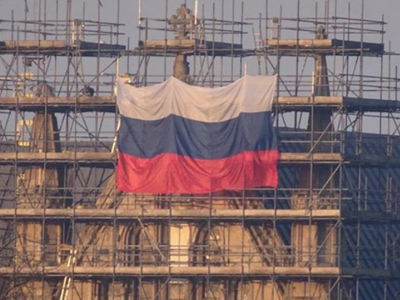 Флаг РФ на соборе в Солсбери, 17.2.19. Фото: metronews.ru
