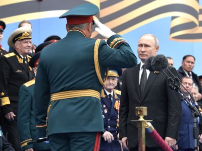 Владимир Путин принимает парад 9.5.19. Фото: kremlin.ru