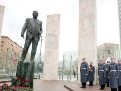 Открытие памятника Е.М.Примакову. Фото: www.facebook.com/alexandr.hotz