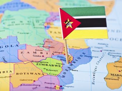 Карта и флаг Мозамбика. Иллюстрация: gtreview.com