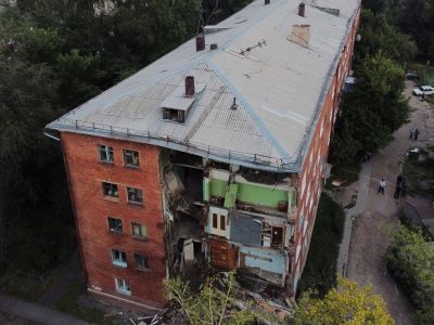 Место частичного обрушения жилого дома в Омске. Фото: Алексей Мальгавко / РИА Новости